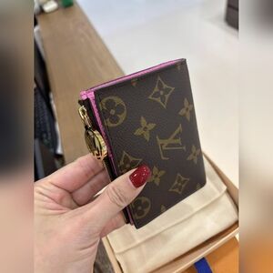 Louis Vuitton Lisa wallet
